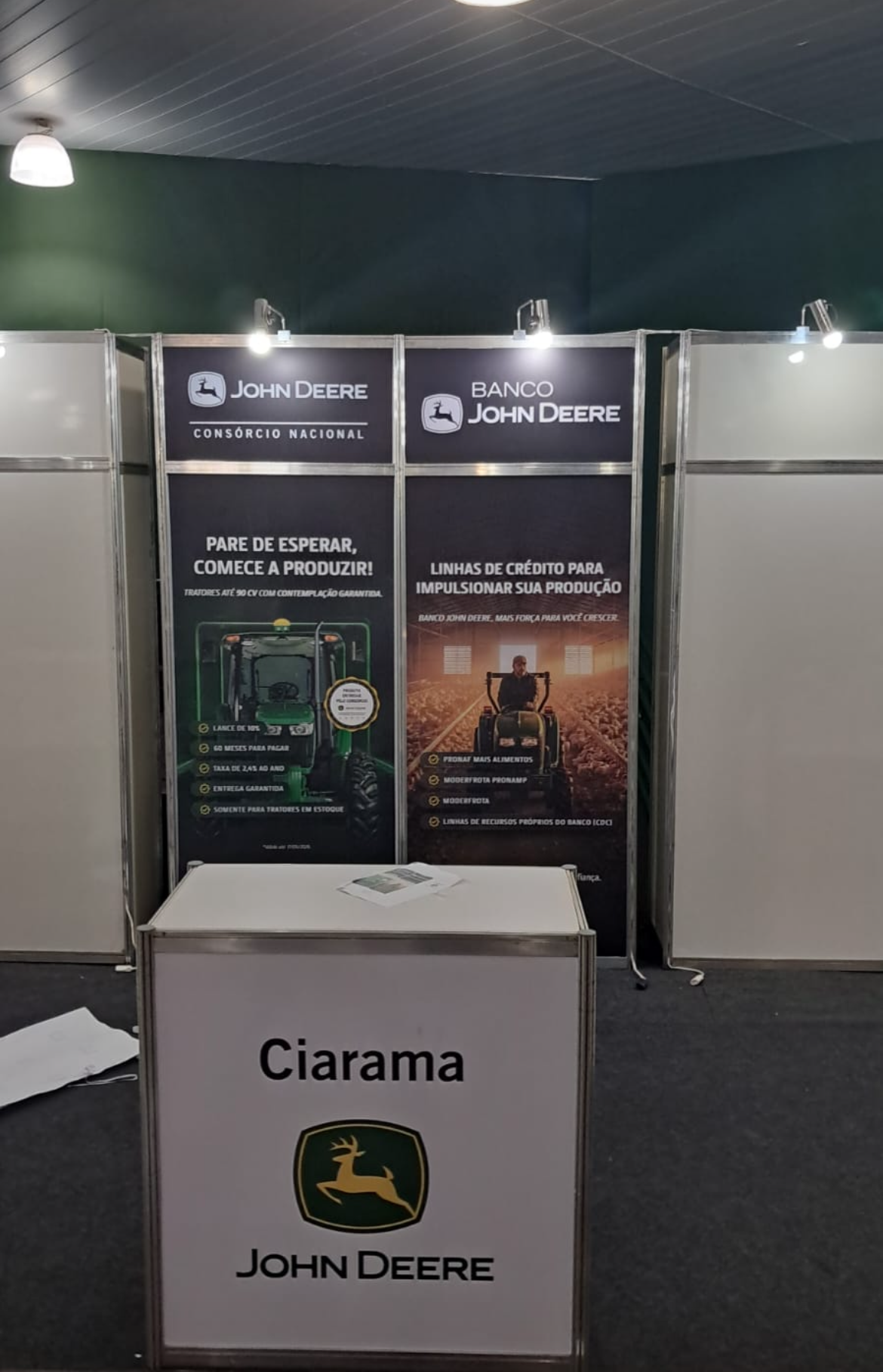 Stand montado em feira de negócios